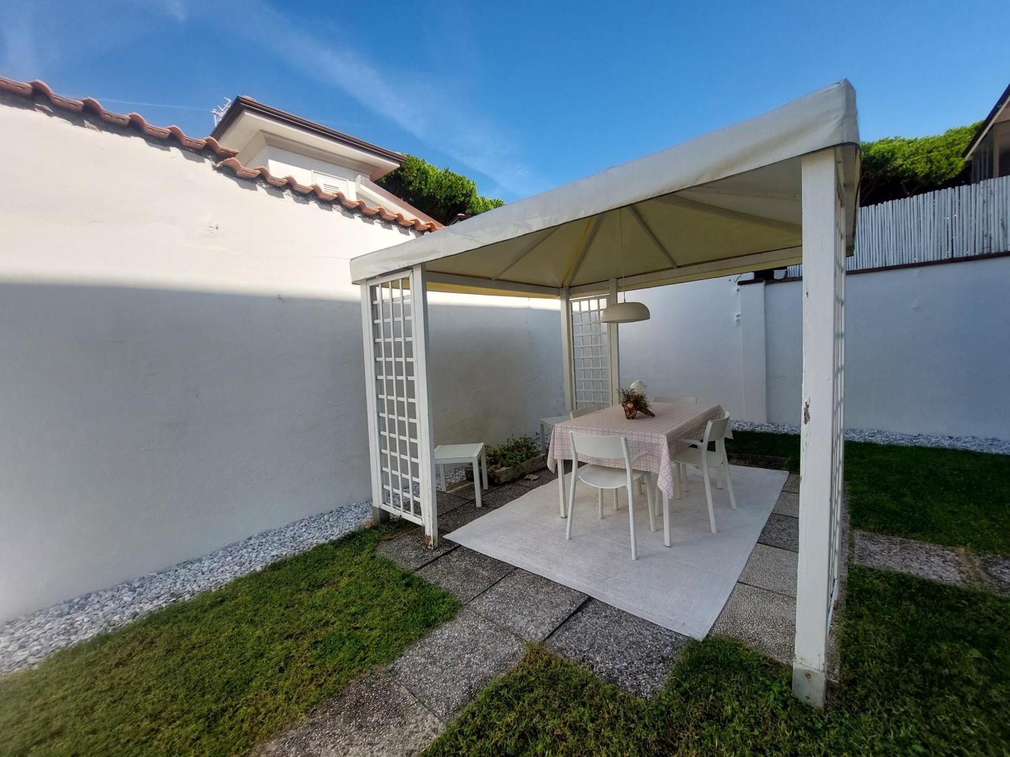 Minzoni94 - Twobedroom+Garden Lido di Camaiore Kültér fotó